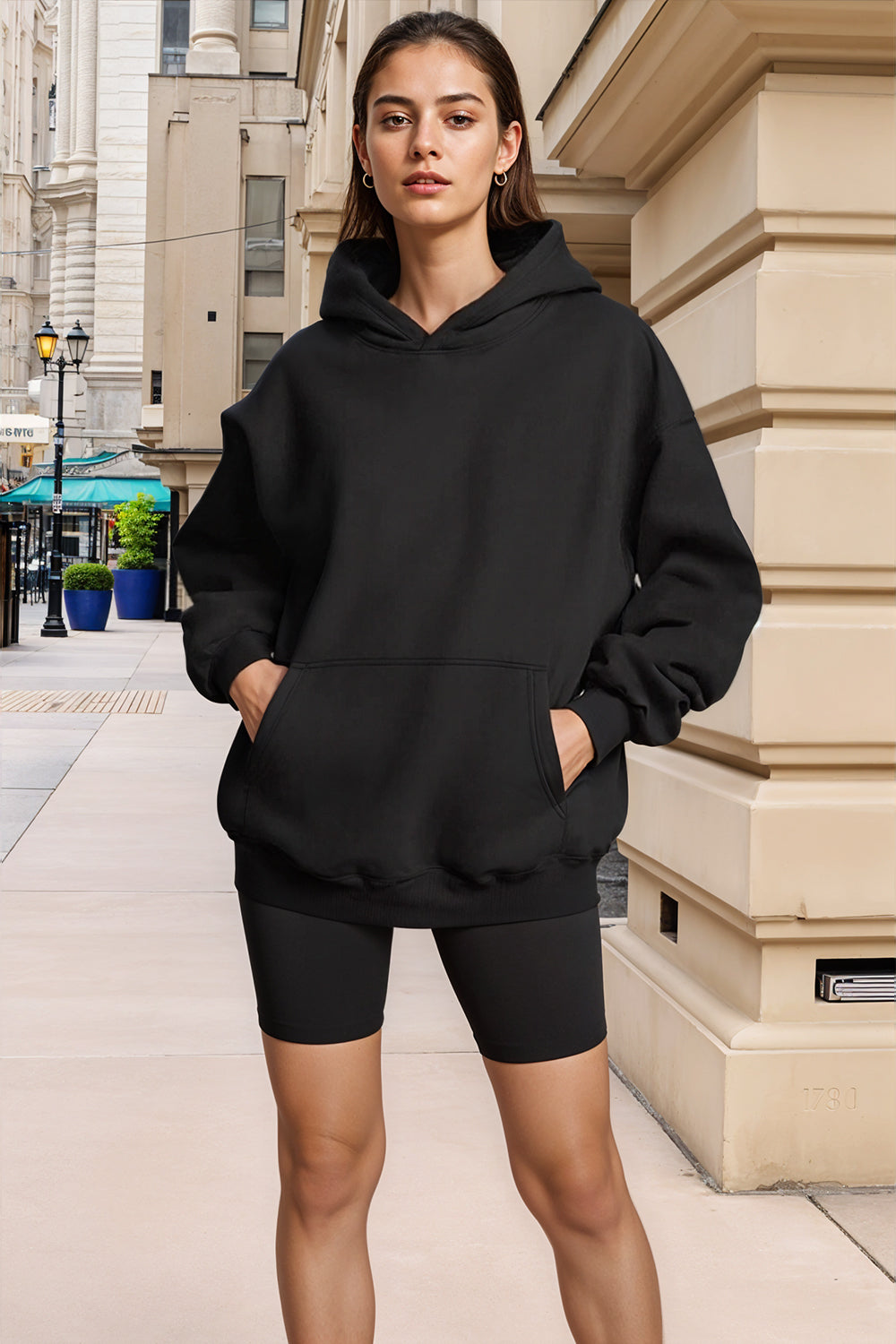 Hooded sweatshirt with a loose and casual design