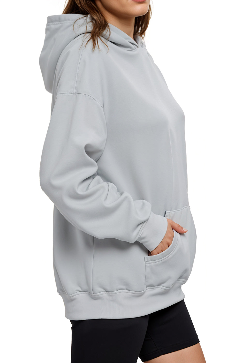 Hooded sweatshirt with a loose and casual design