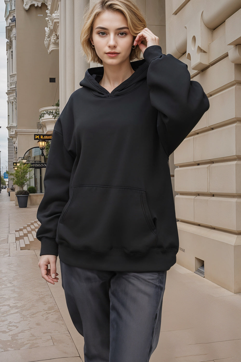 Hooded sweatshirt with a loose and casual design